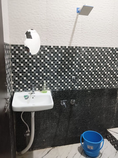 Bathroom 4, Maruti Nandan Hotel, Chhatarpur