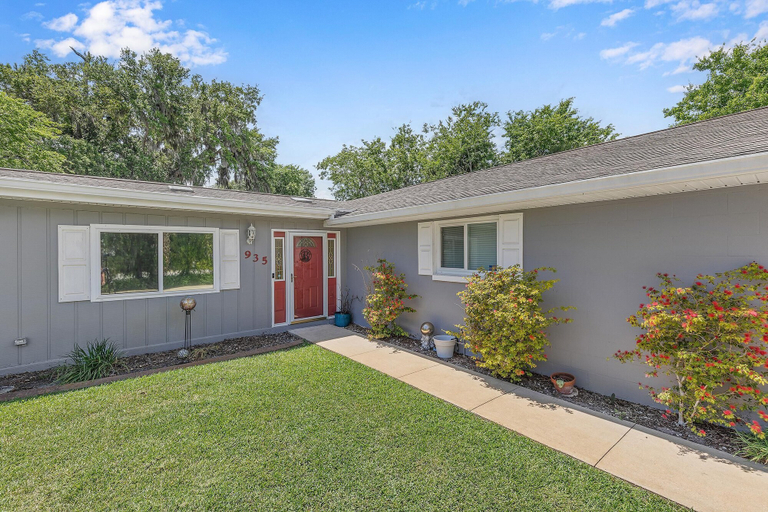 Exterior 5, Big Tree, Volusia