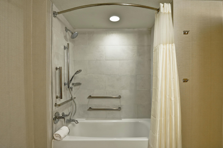 Bathroom 5, DoubleTree by Hilton Hotel Baton Rouge, East Baton Rouge