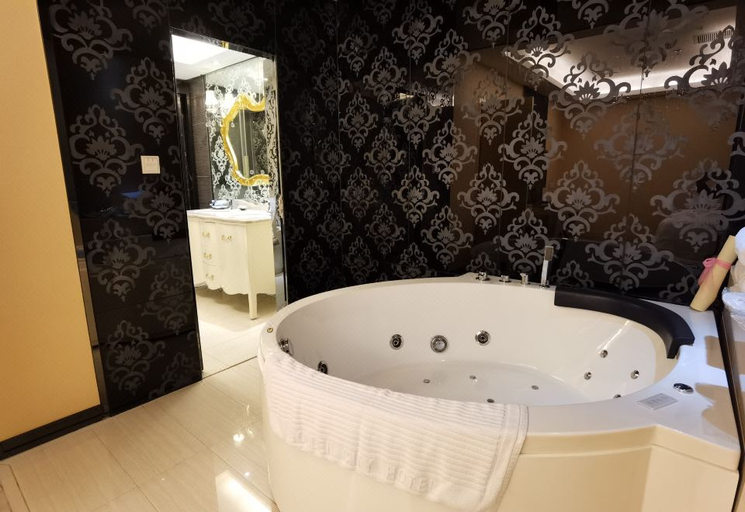 Bathroom, Golden City Hotel, Foshan