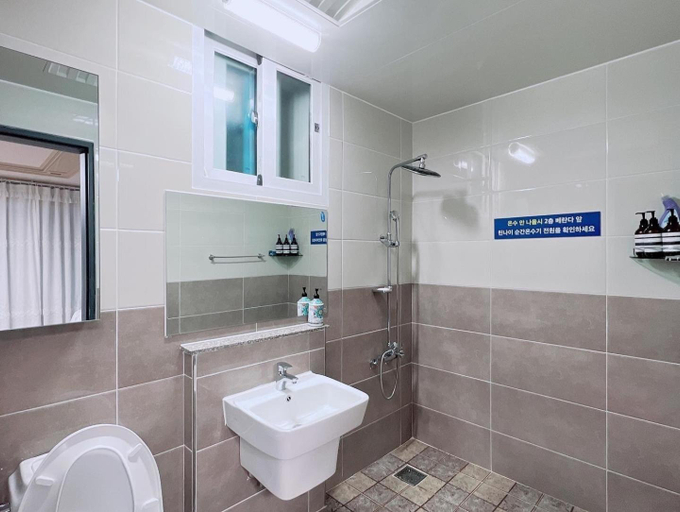 Bathroom 3, Cheongdo dolgorae poolhouse pension, Cheongdo