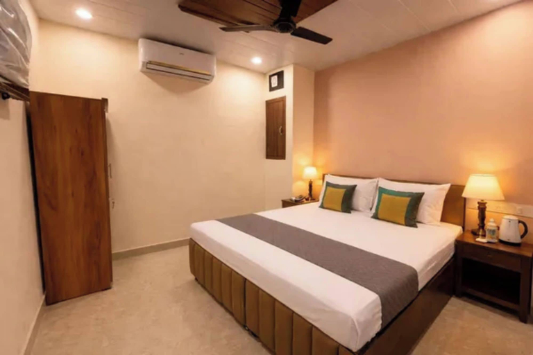 Room 4, FabHotel Amazing Stays Tilak Nagar, Delhi