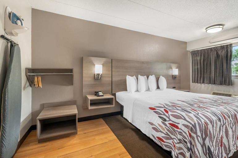 Bedroom 3, Red Roof Inn Virginia Beach, Virginia Beach