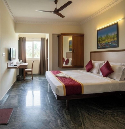 Room 5, Hotel Poptavern Townbridge, Thiruvananthapuram