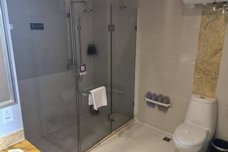 Bathroom 4, Danube International Hotel, Qingdao