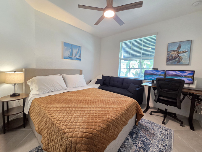 Room 2, Hlb14121-718 3 Bedroom Condo, Charlotte