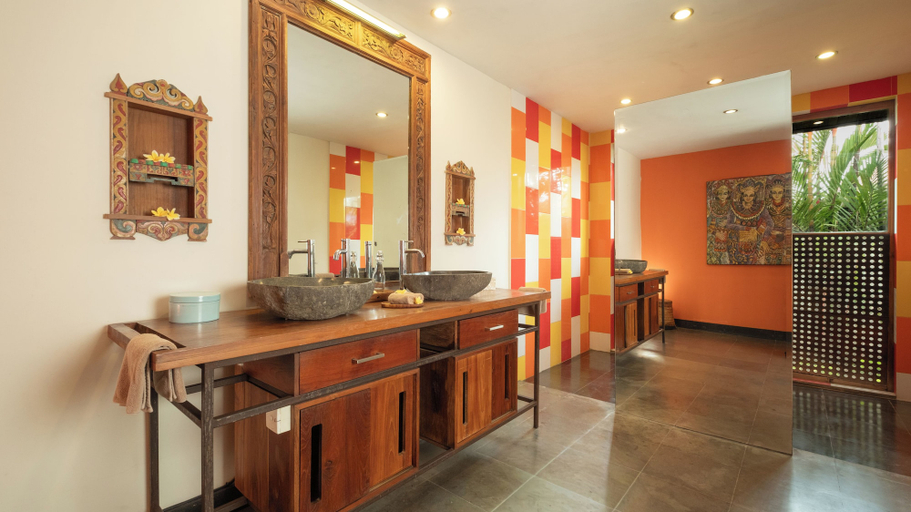 Bathroom 4, Villa Desa Roro Dua by Villa Finder, Badung