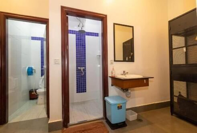 Bathroom 5, Pooltop Phnom Penh, Phnom Penh