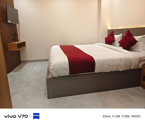 Room 5, Hotel Kashi Heights Residency, Varanasi
