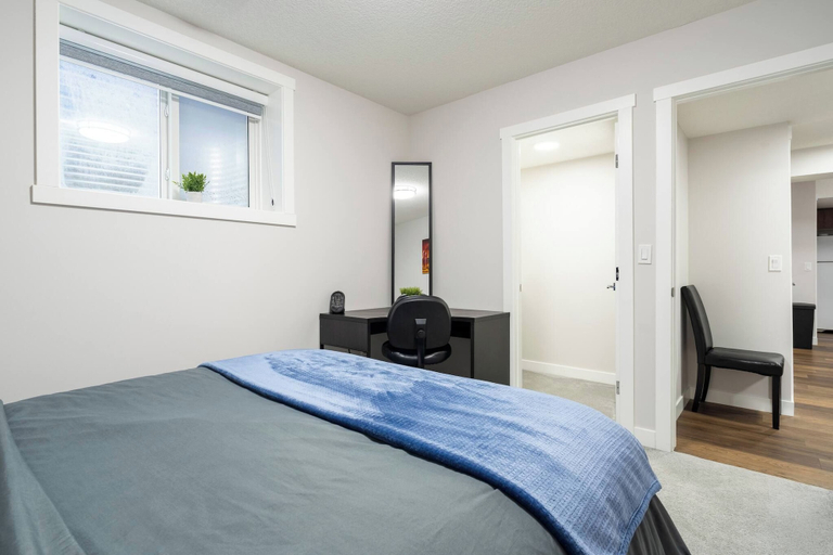 Room 5, Plush Suite Pet Friendly 326 Mbps Wi-fi, Division No. 6