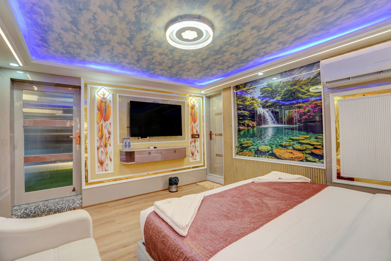 Room 4, Hotel Premium Suites Delhi IGI Airport, Delhi