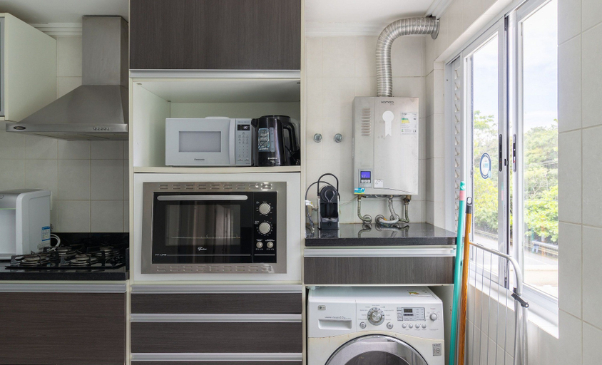 Others 3, Apt With Balcony, few Minutes From the sea Ccb103, Florianopolis