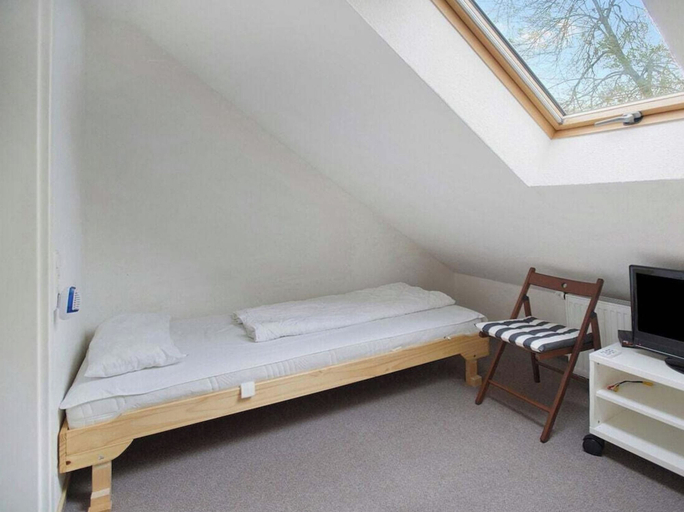 Room 5, Nordbusch - Nesse, Aurich