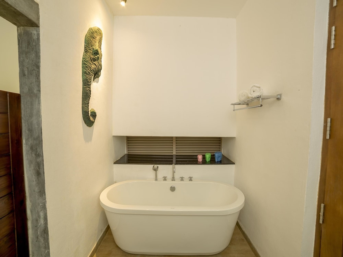 Bathroom 5, Aliya Resort & Spa, Dambulla