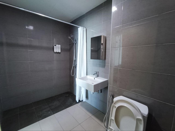 Bathroom 4, Kuantan Imperium Swiss Bell Seaview by Avanzee, Kuantan