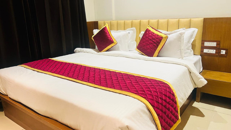 Room 3, Hotel Ambaari Inn, Mandya