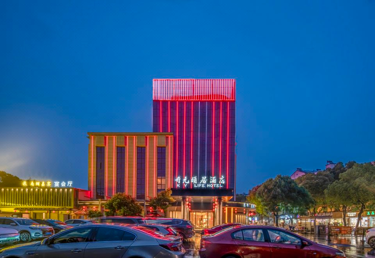 Exterior & Views