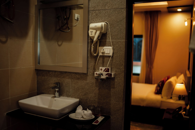 Bathroom 3, Dreamland Gold Resort, Lumbini