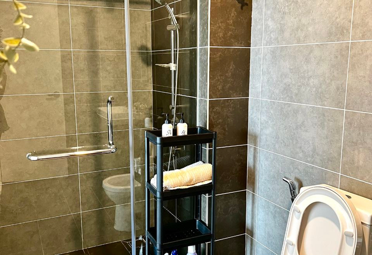 Bathroom 4, Mountain & Theme Park Views' Cozy Suite, Kinta