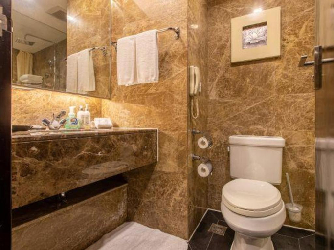 Bathroom, Qingdao Blue Horizon Hotel Laoshan, Qingdao