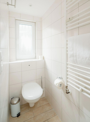 Bathroom 4, Holiday Apartment With 1 Bedroom, Aurich