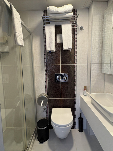 Bathroom 3, End Glory Hotel, Çorlu