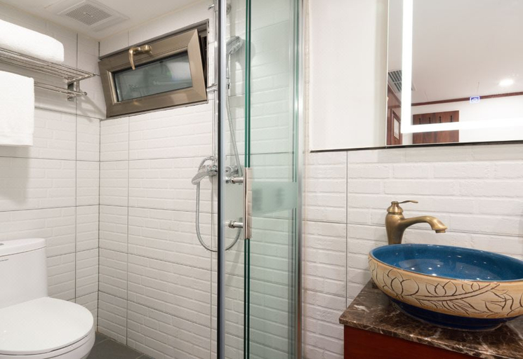 Bathroom 3, Nostalgia Hotel（Beijing Tiananmen Square ）, Beijing