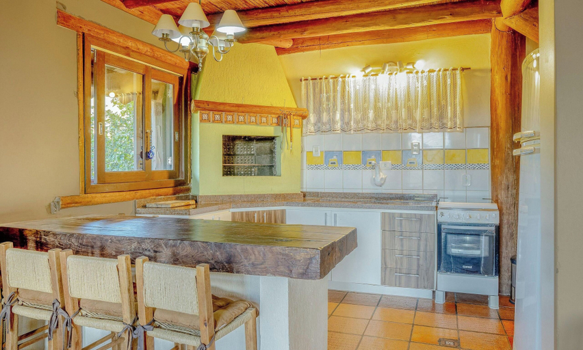 Private kitchen 2, Beautiful Rustic House w/ Pool in Garopaba Egf000, Garopaba