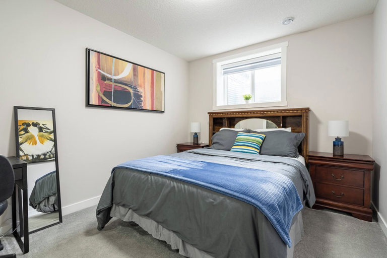 Room 4, Plush Suite Pet Friendly 326 Mbps Wi-fi, Division No. 6