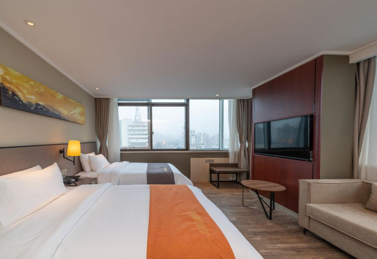 Bedroom 2, Homeinn Plus Hotel (Guilin Railway Station Xiangbishan Park), Guilin