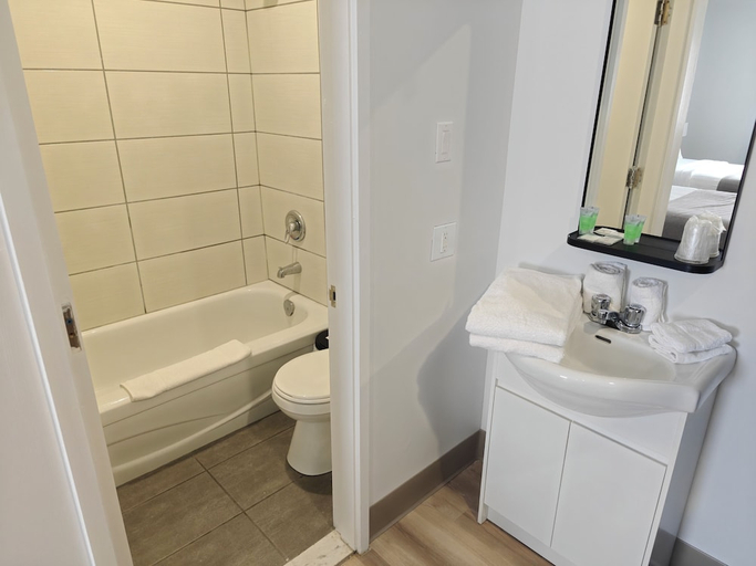 Bathroom 5, Hotel Sigma, Vallée-de-l'Or