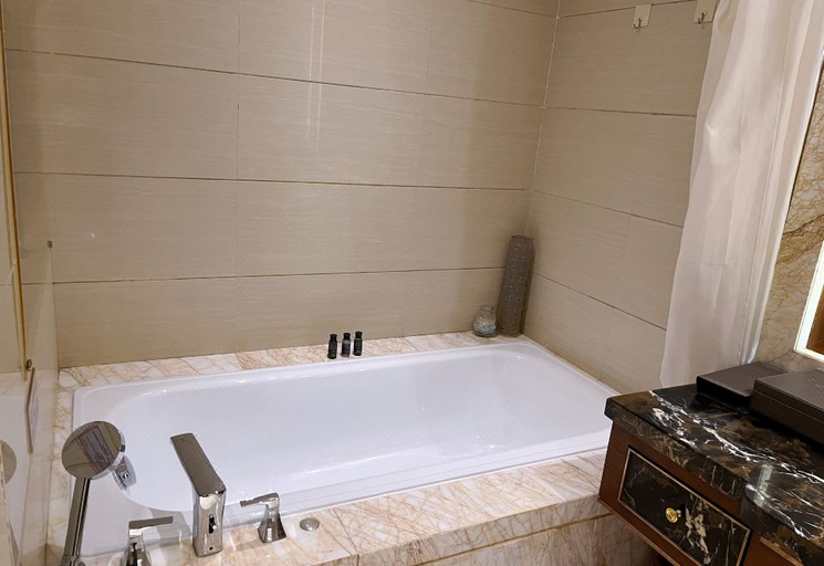 Bathroom 4, Xi'an Guangcheng Hotel, Xi'an