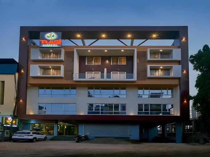 Exterior & Views