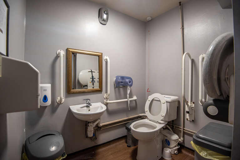 Bathroom 4, The George Inn, North Yorkshire