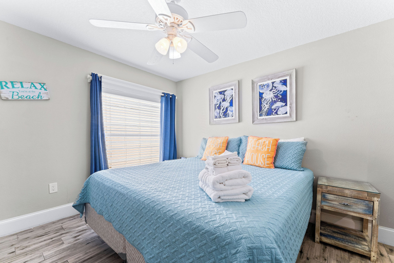 Bedroom 2, Fanta-Sea on the Beach by Beachside Management - 49 Beach Rd, Sarasota