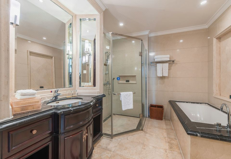 Bathroom 4, Golden Plaza International Hotel, Nanning