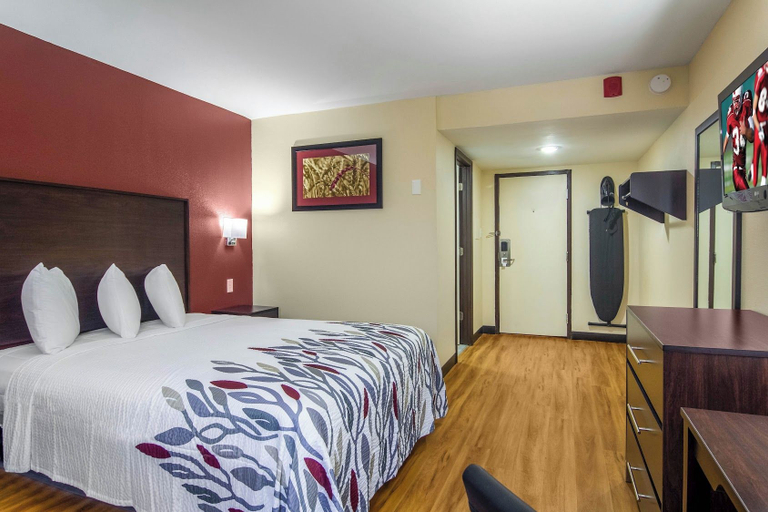 Room 2, BlissPoint Inn Perrysburg, Wood