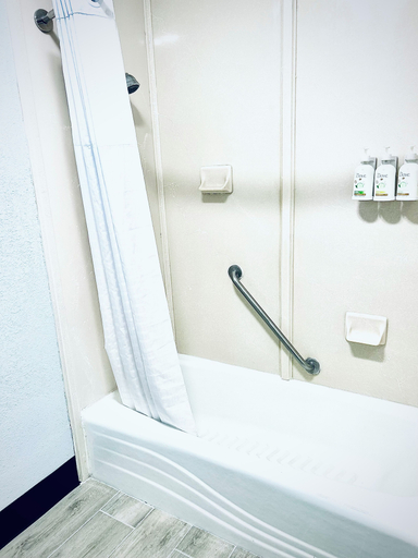 Bathroom 4, Baymont by Wyndham Ardmore I-35, Carter