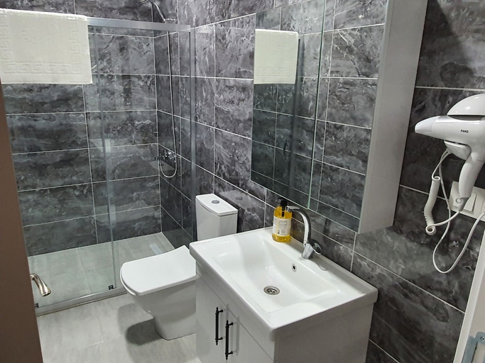 Bathroom 5, Özturks Hotel, Pendik