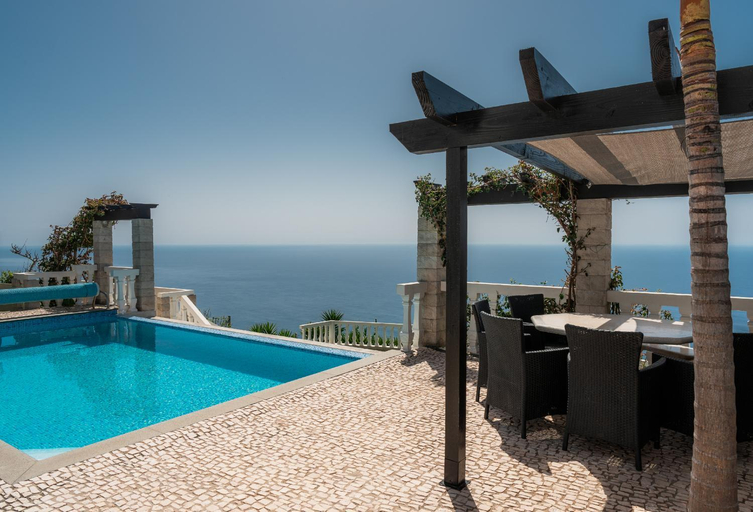 Sport & Beauty 2, BLUE SEA VILLA with private heated Pool, Calheta