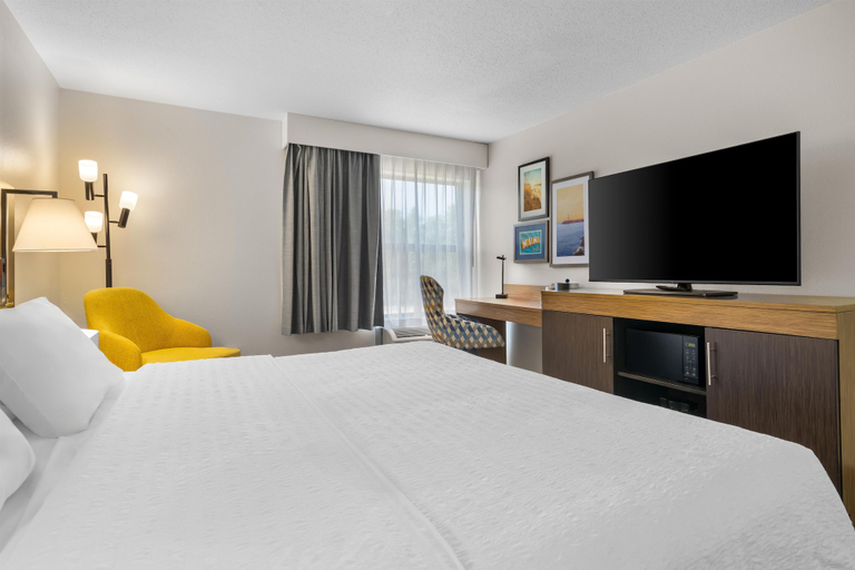 Bedroom 3, Hampton Inn Portage, Porter