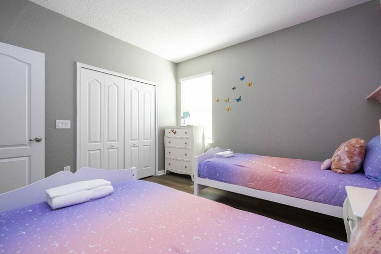 Room 3, 12br Villa w/ Pool Solterra Resort Orlando, Polk