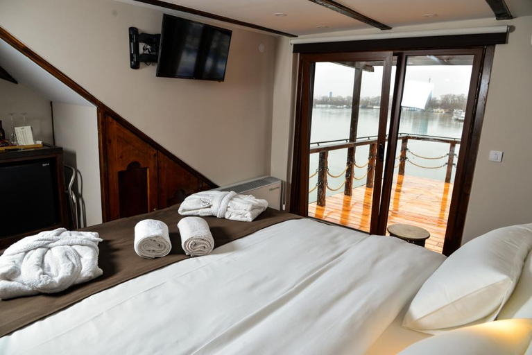 Bedroom 3, Bahus Inn, Belgrade