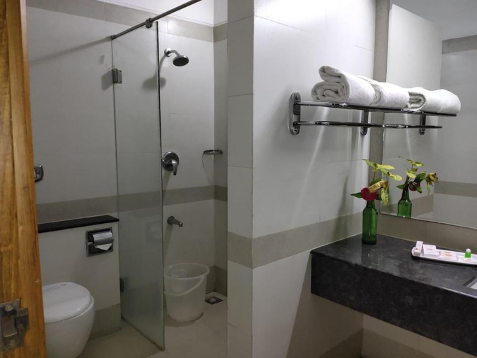 Bathroom 3, Hotel Western Gatz, Theni