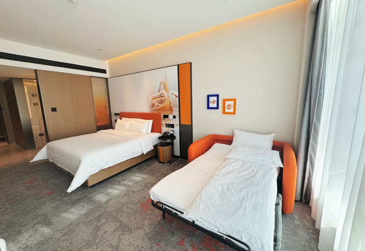 Bedroom 2, Hampton By Hilton Guangzhou Xintang Railway Station, Guangzhou