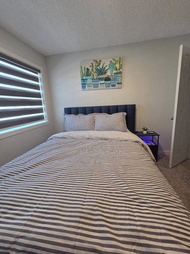 Room 5, Spacious Family House in Edmonton - Perfect for a Comfortable Stay, Division No. 11