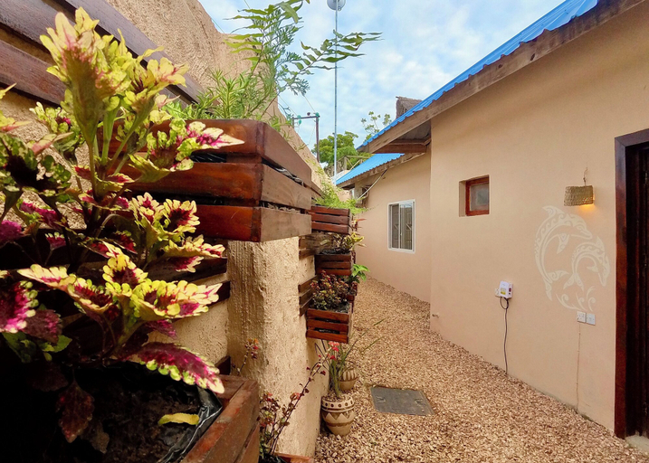Exterior detail 2, Ocean Breeze Boutique Hotel, Kaskazini 'A'