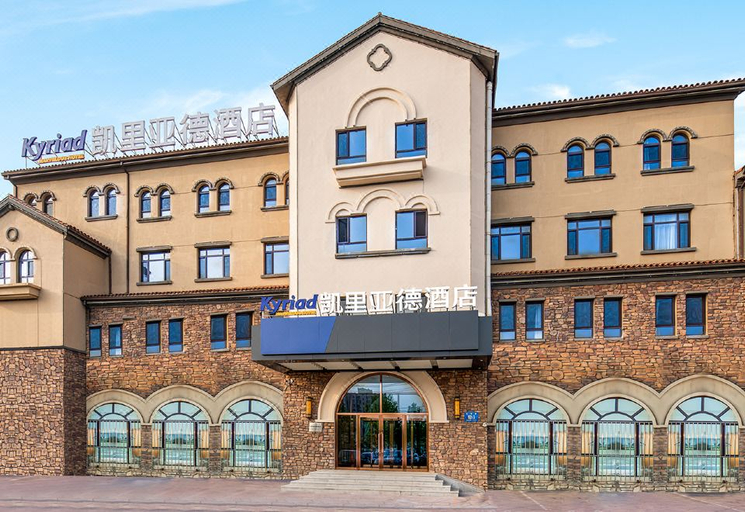 Exterior & Views