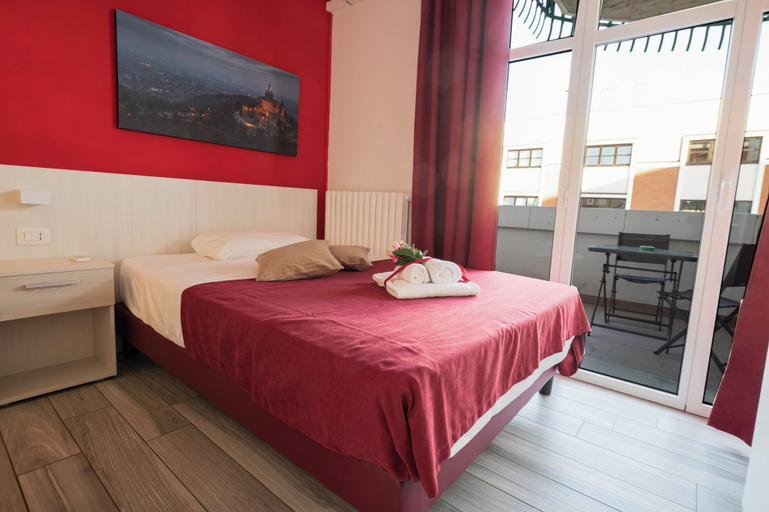 Bedroom 4, B&B Bologna Fair Tower, Bologna