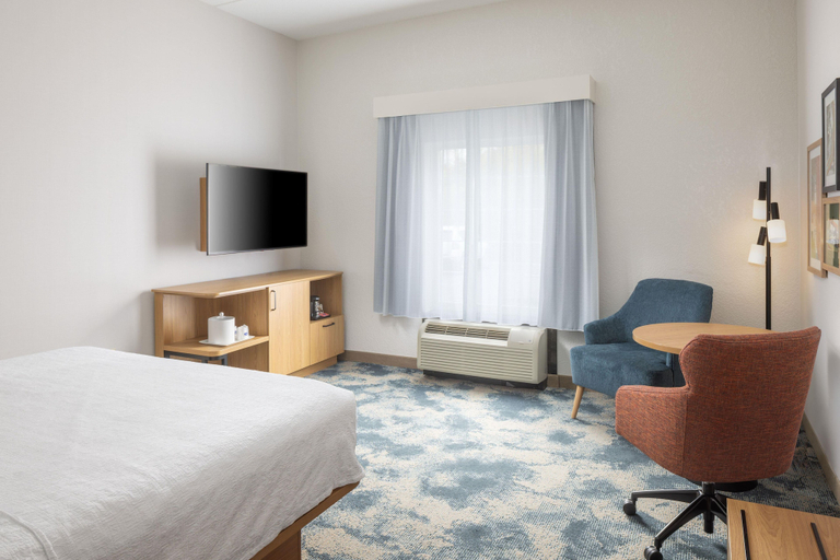Bedroom 3, Hampton Inn & Suites Berkshires-Lenox, Berkshire